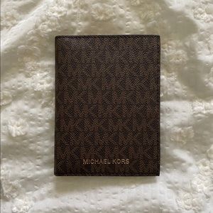 Michael Kors passport / card holder